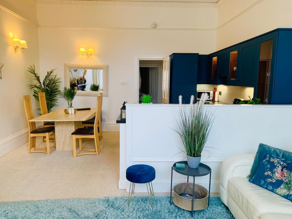 **Sunny And Bright, Thatchers Rock One Bed Beach Front Apartment*** ทอร์คิ ภายนอก รูปภาพ