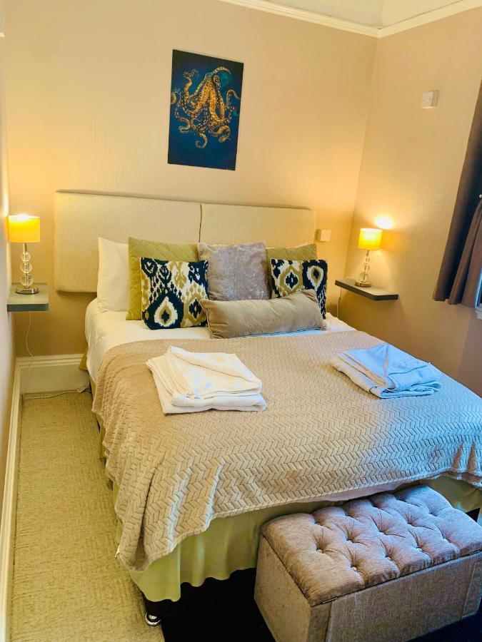 **Sunny And Bright, Thatchers Rock One Bed Beach Front Apartment*** ทอร์คิ ภายนอก รูปภาพ