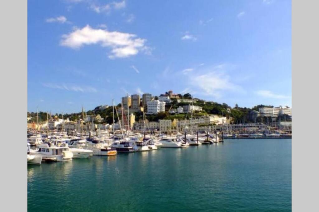 **Sunny And Bright, Thatchers Rock One Bed Beach Front Apartment*** ทอร์คิ ภายนอก รูปภาพ
