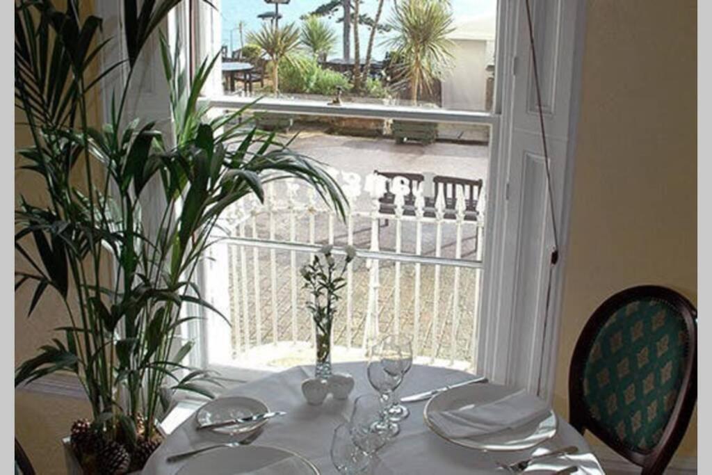 **Sunny And Bright, Thatchers Rock One Bed Beach Front Apartment*** ทอร์คิ ภายนอก รูปภาพ