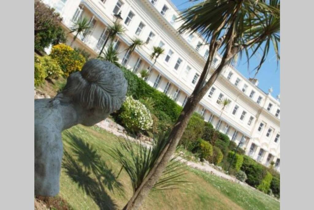 **Sunny And Bright, Thatchers Rock One Bed Beach Front Apartment*** ทอร์คิ ภายนอก รูปภาพ